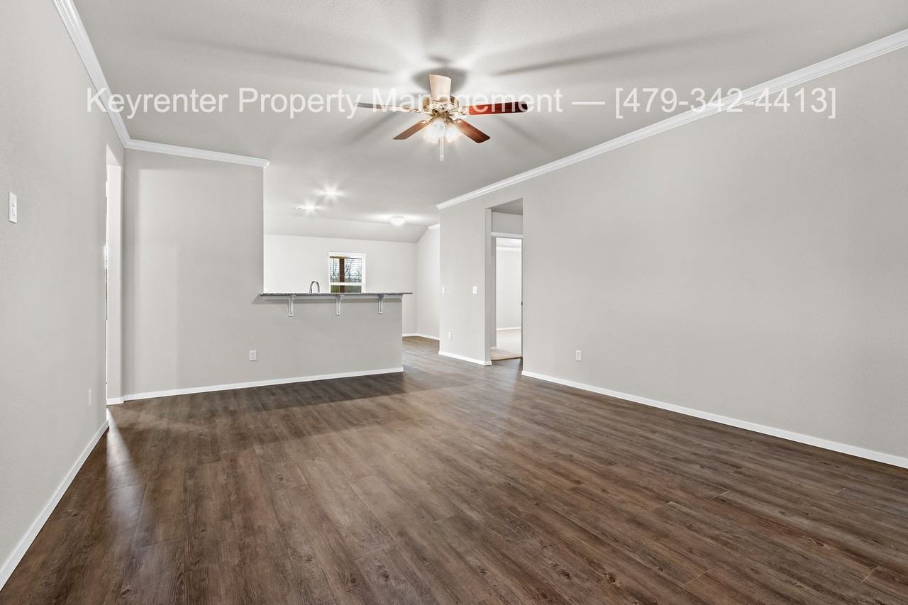 1035 Jennifer Ann Ln - Photo 3 of 29