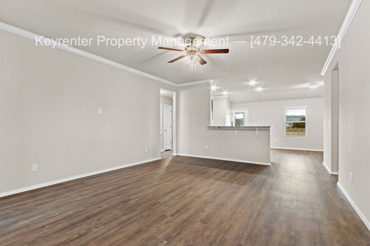 1035 Jennifer Ann Ln - Photo 4 of 29