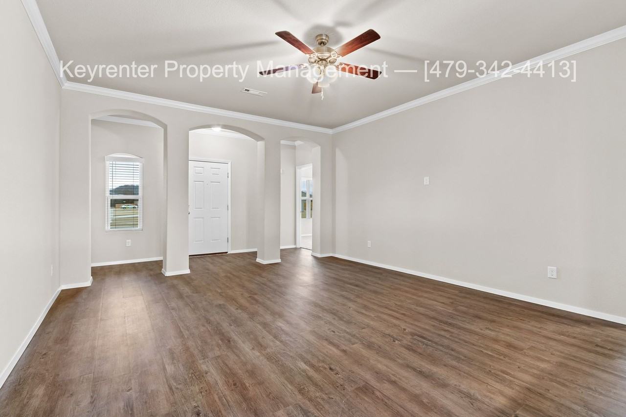 1035 Jennifer Ann Ln - Photo 5 of 29