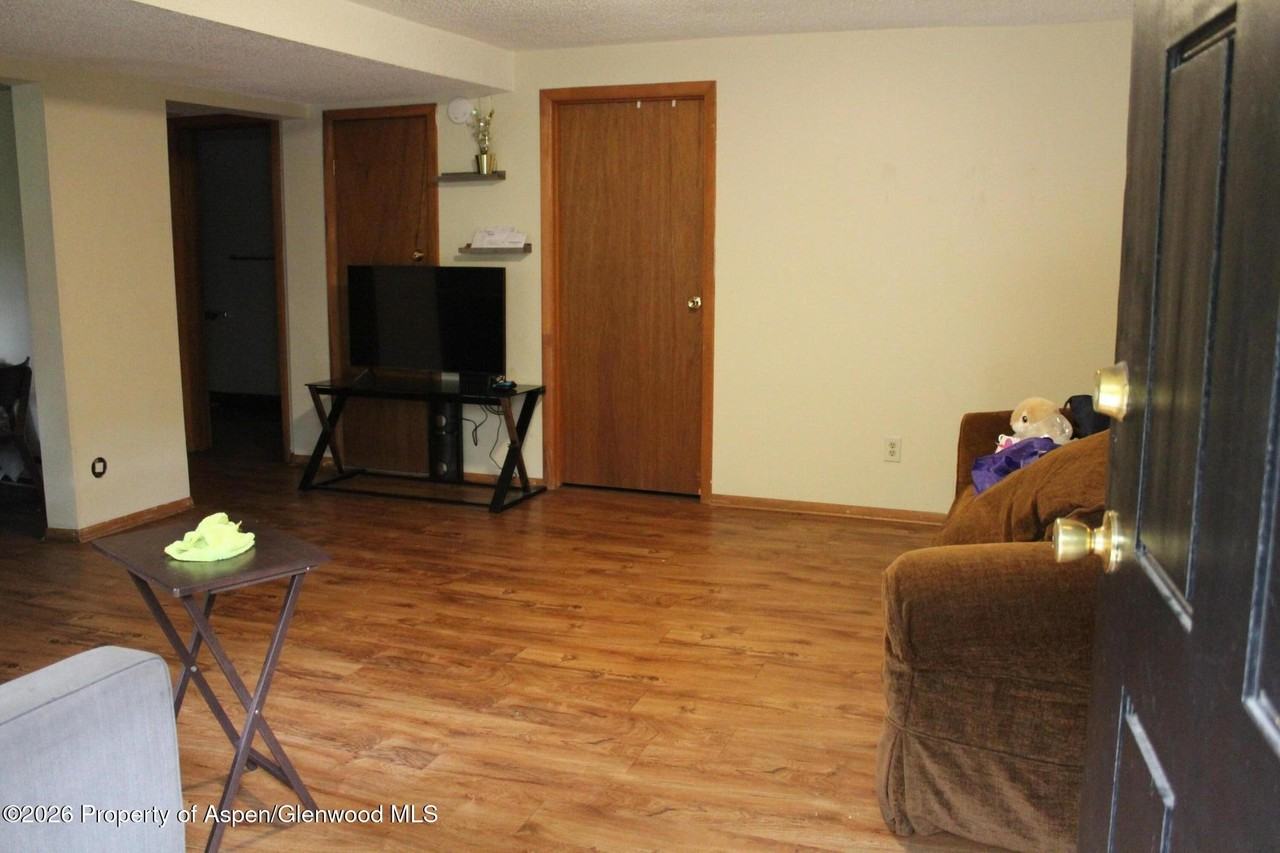 702 Midland Ave Apt 14 - Photo 3 of 10