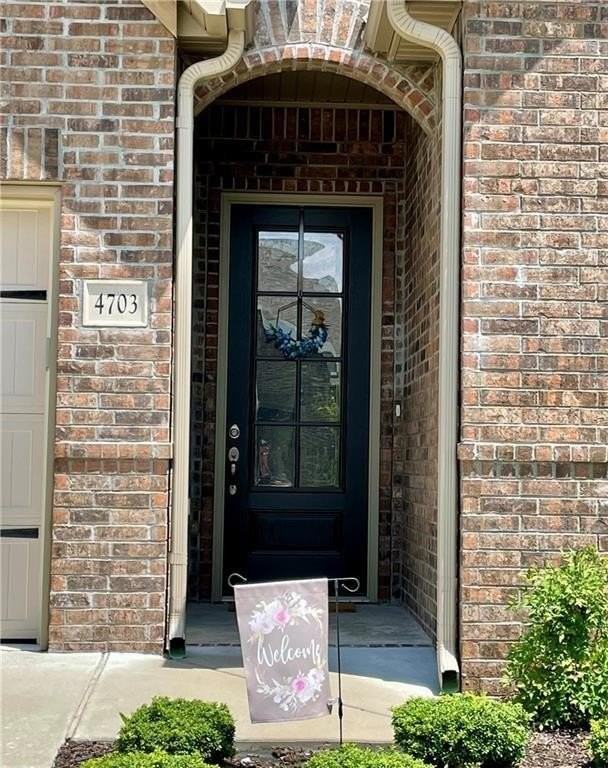 4703 Sw Lilly St - Photo 2 of 26