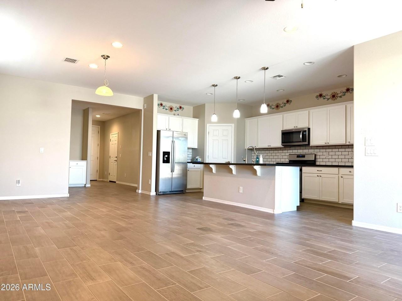 2314 E Harwell Rd - Photo 3 of 32