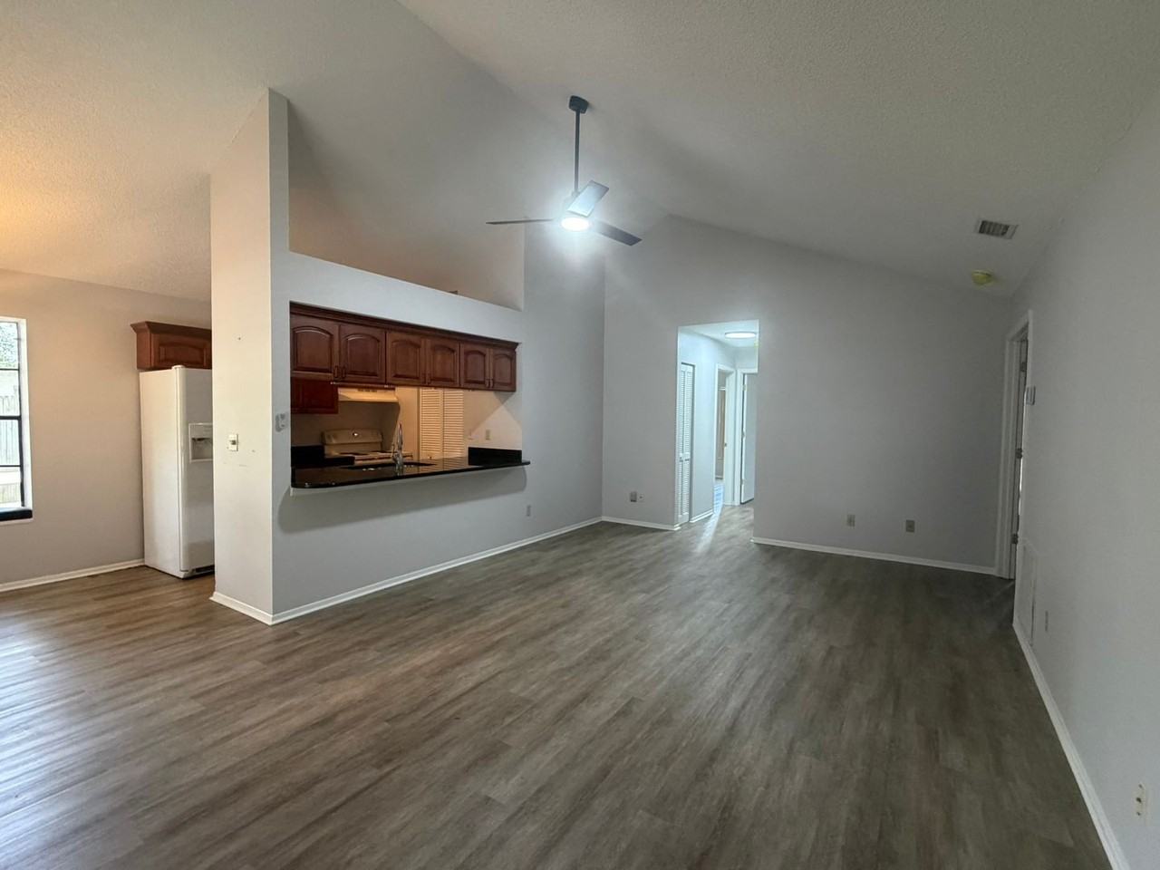 3781 Lake Shore Dr - Photo 4 of 18