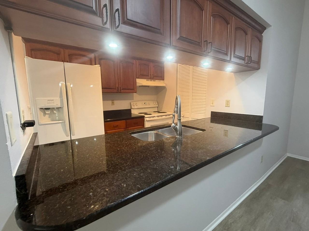 3781 Lake Shore Dr - Photo 5 of 18