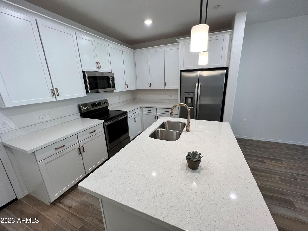 1822 E Chelsea Ln Unit 104 - Photo 3 of 41