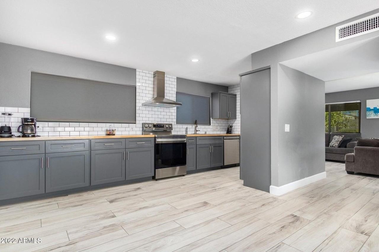 1502 E Topeka Dr - Photo 3 of 30