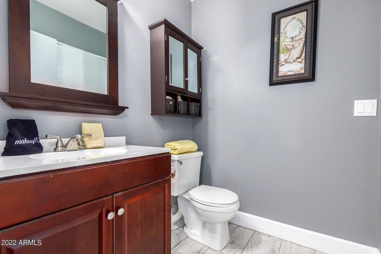 1502 E Topeka Dr - Photo 6 of 30