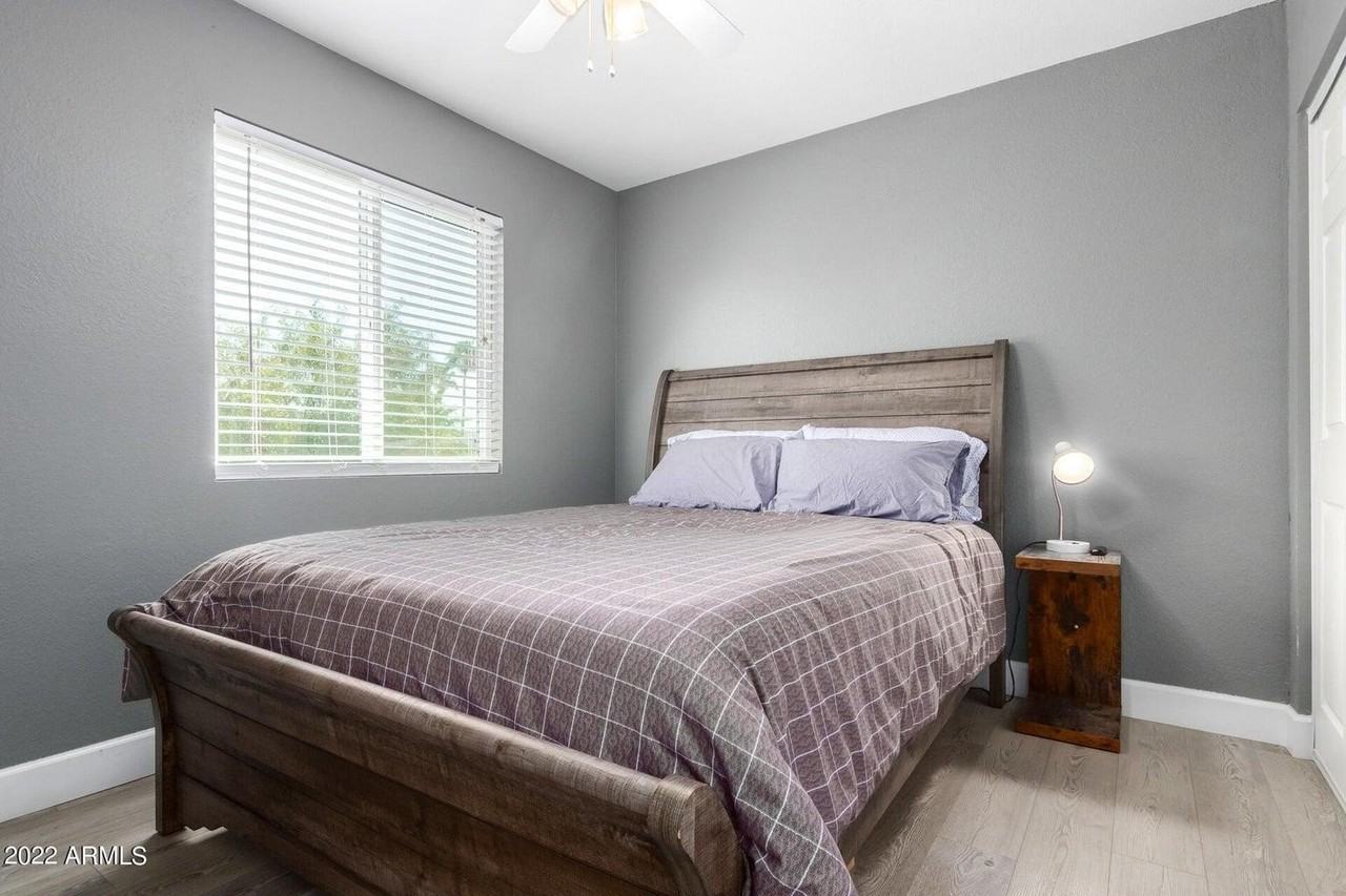 1502 E Topeka Dr - Photo 7 of 30