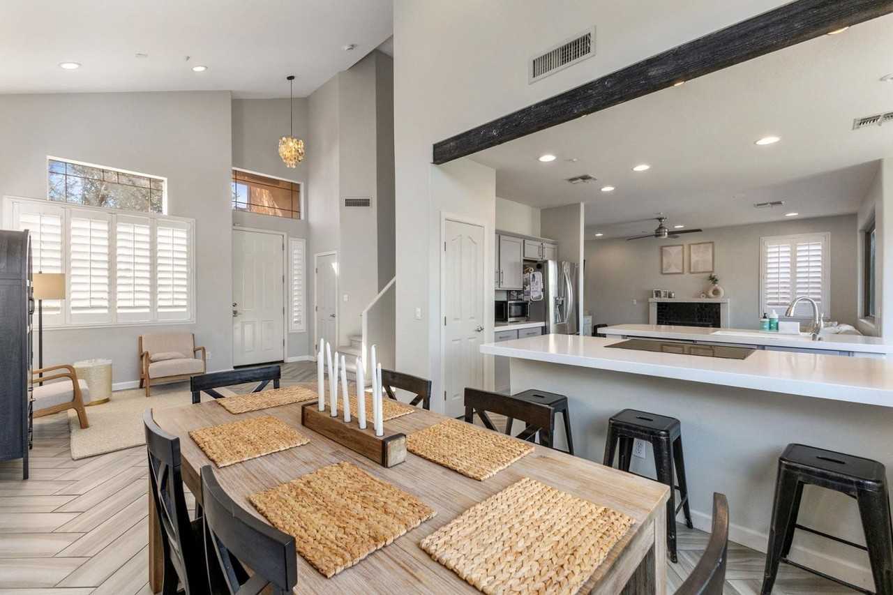 10340 E Caribbean Ln - Photo 4 of 29