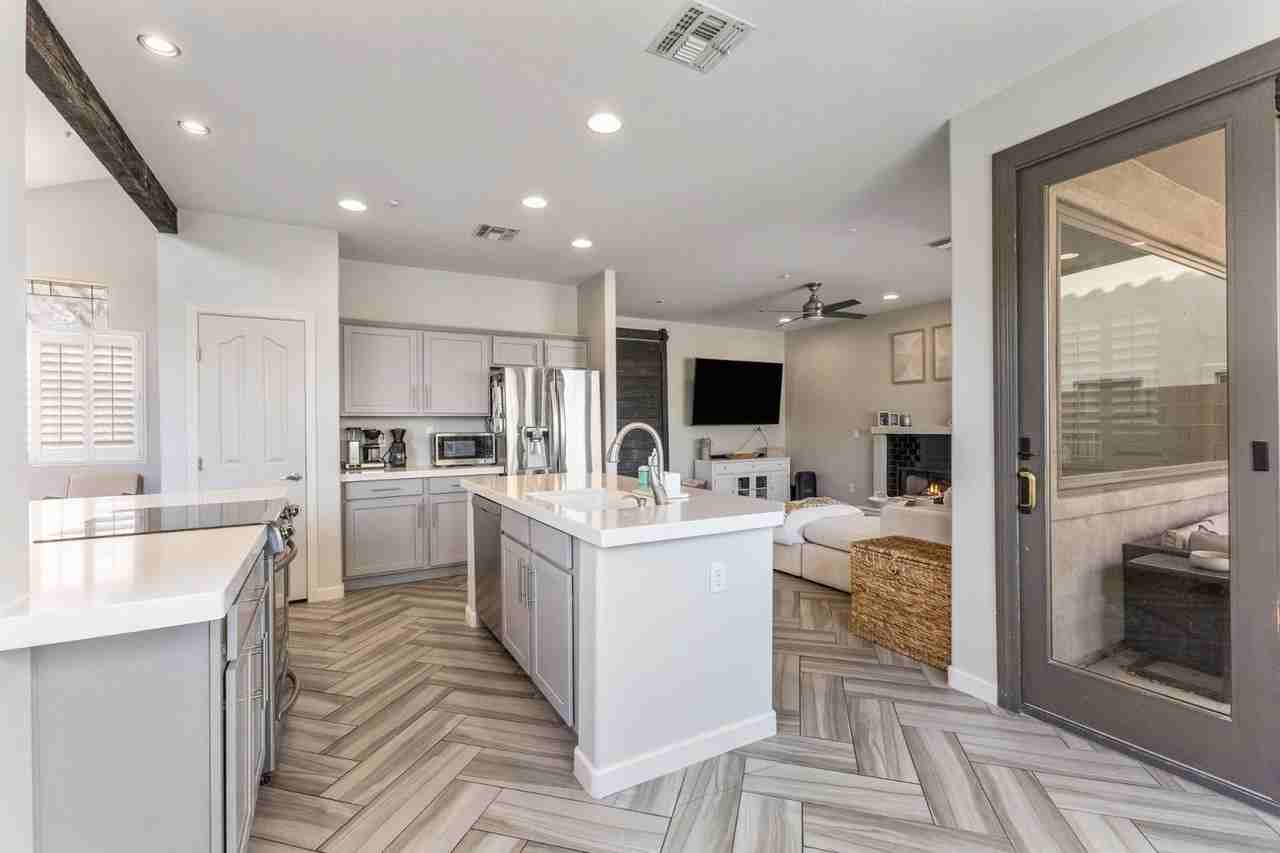 10340 E Caribbean Ln - Photo 6 of 29