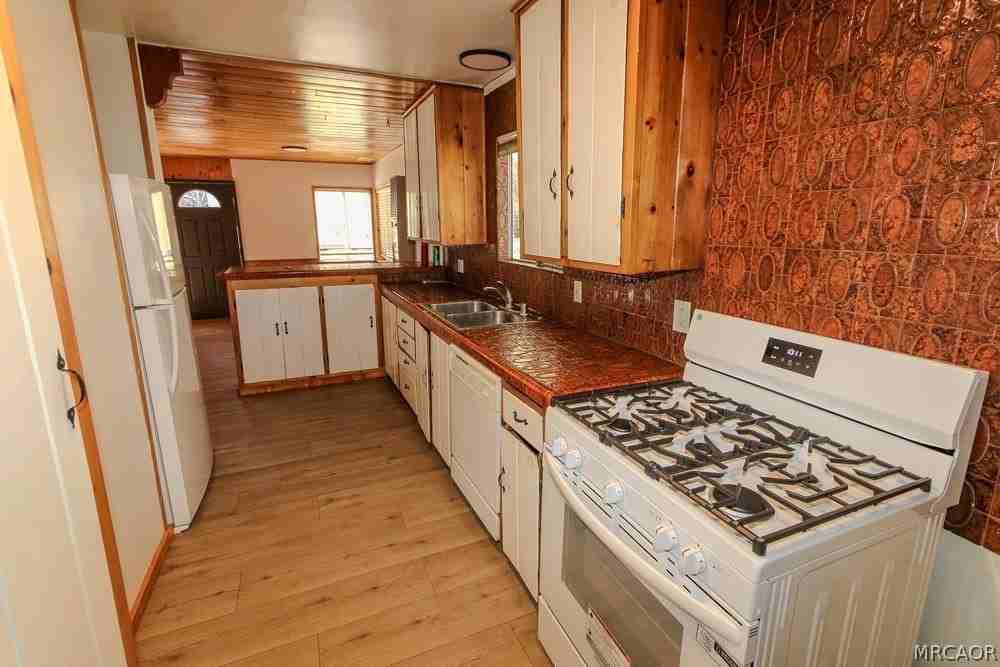 417 W Sherwood Blvd - Photo 4 of 20