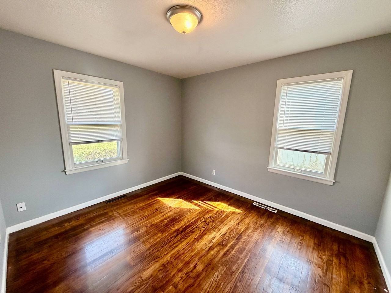 6002 Farley Ave - Photo 2 of 8