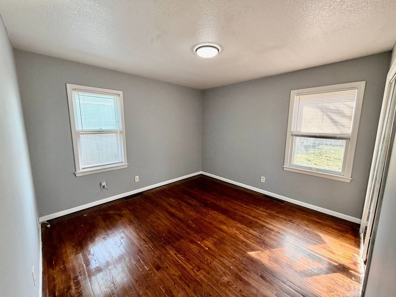 6002 Farley Ave - Photo 3 of 8