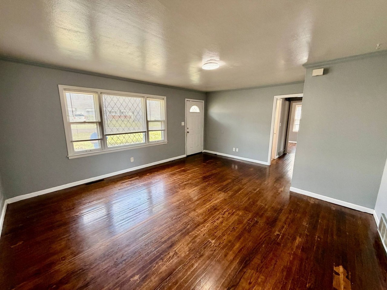 6002 Farley Ave - Photo 6 of 8