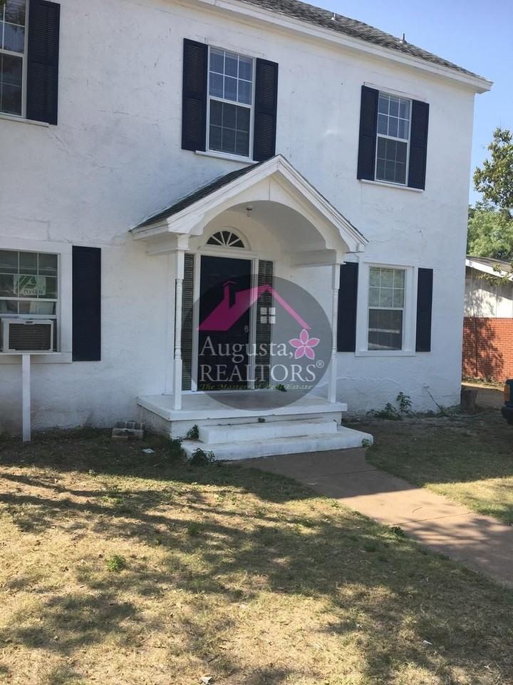 649 En 18th St #1 - Photo 2 of 10