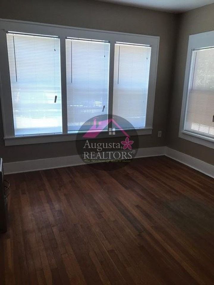 649 En 18th St #1 - Photo 6 of 10