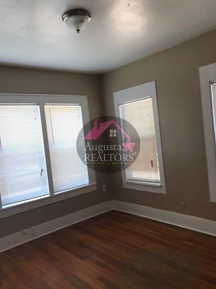 649 En 18th St #1 - Photo 7 of 10