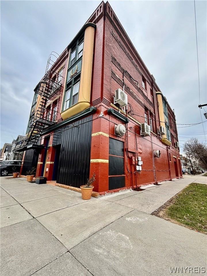 236 Massachusetts Ave Apt 5 - Photo 2 of 17