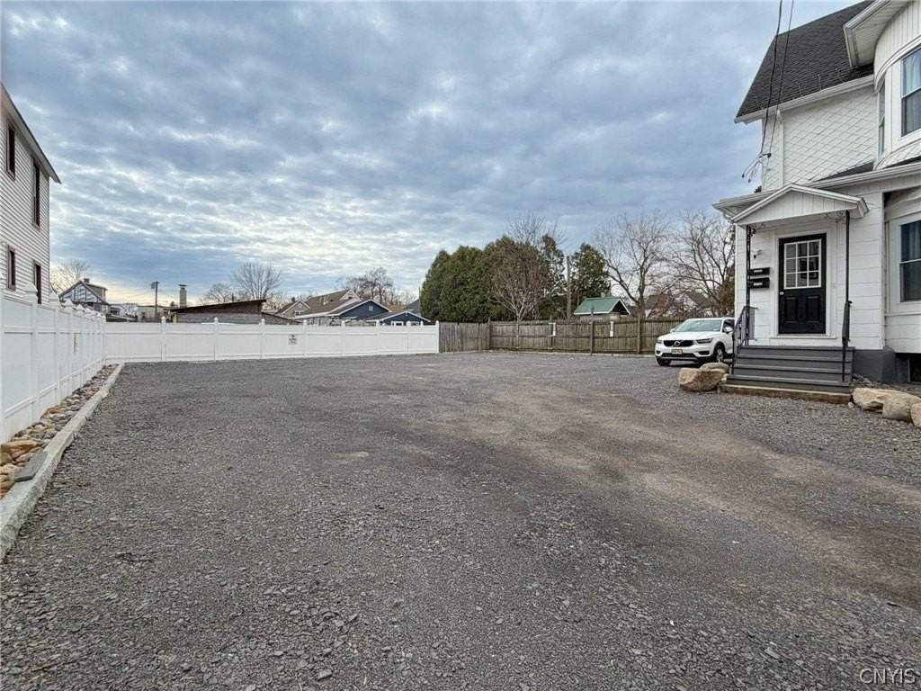 1017 White Pl - Photo 4 of 31