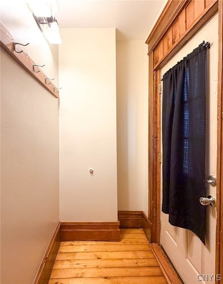 1017 White Pl - Photo 5 of 31