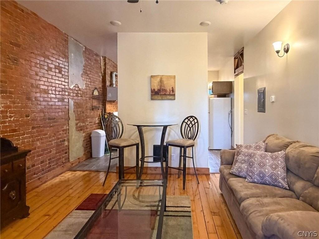 1017 White Pl - Photo 6 of 31