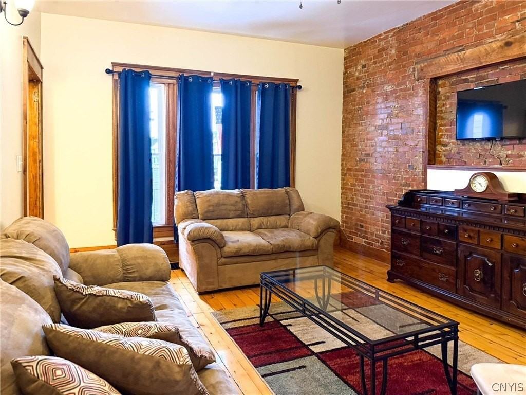 1017 White Pl - Photo 7 of 31