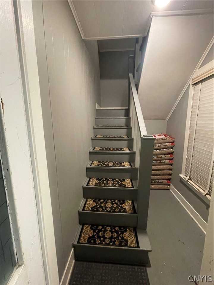 47 Center St - Photo 4 of 28