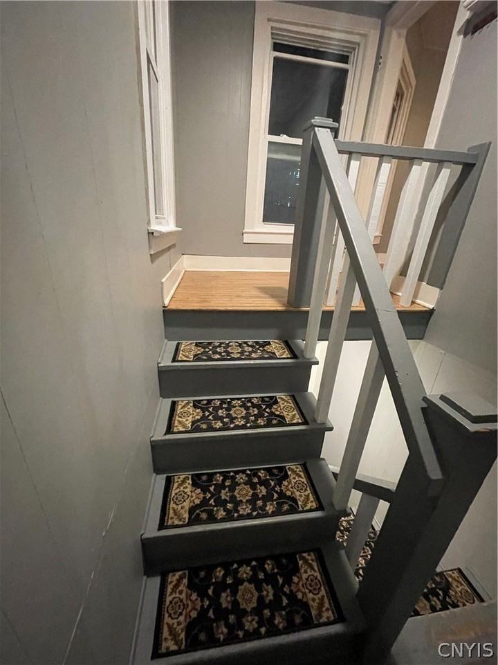 47 Center St - Photo 5 of 28