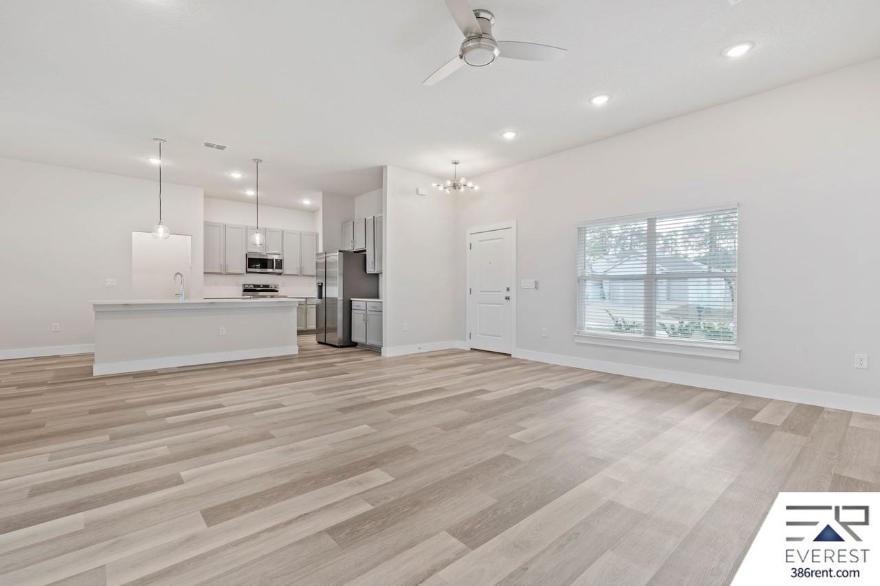 71 Point Of Woods Dr - Photo 5 of 33