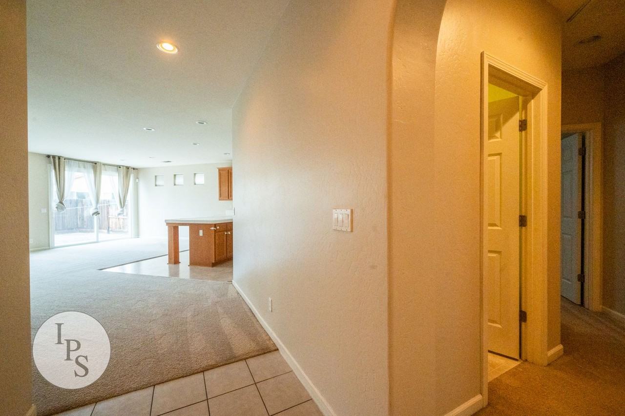 7202 E Cortland Ave - Photo 4 of 23