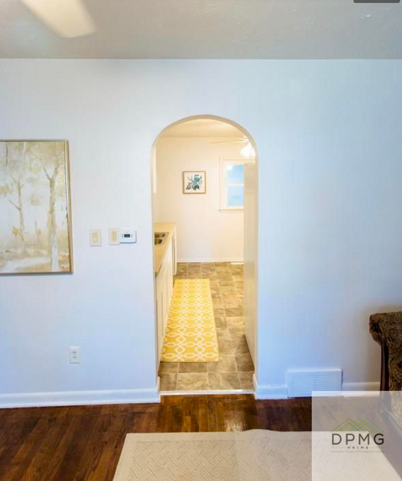 621 W Hodge Ave - Photo 3 of 10