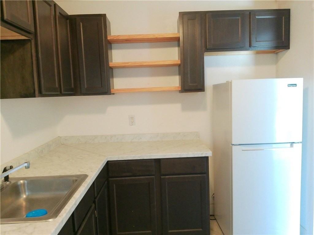 829 Indiana Ave Apt 2 - Photo 6 of 12