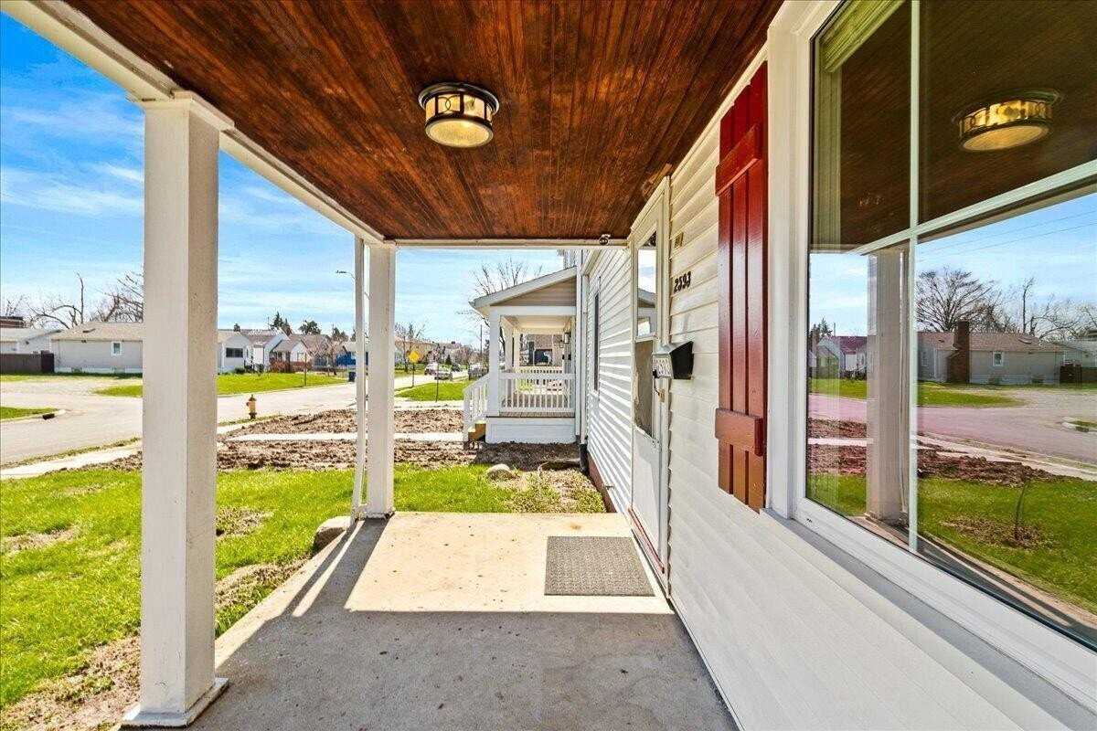 2593 Osceola Ave - Photo 3 of 24