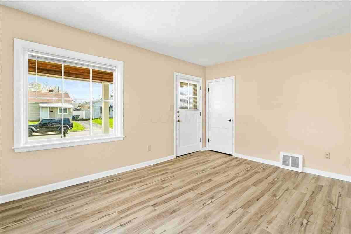 2593 Osceola Ave - Photo 7 of 24