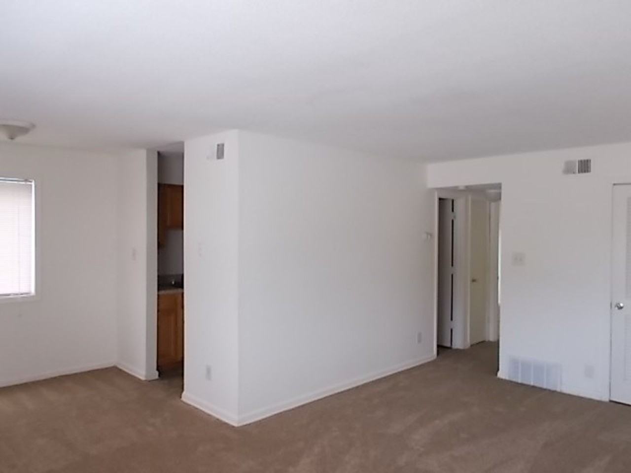 19 Roland Dr #6 - Photo 4 of 7