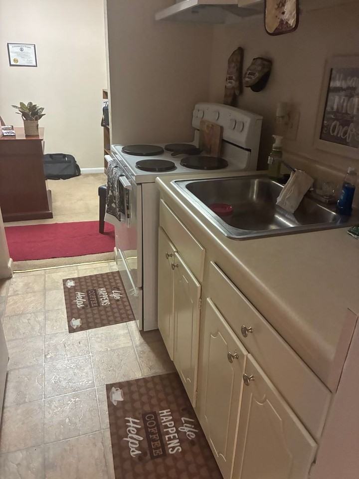 320 E Mercury Blvd #63 - Photo 4 of 18