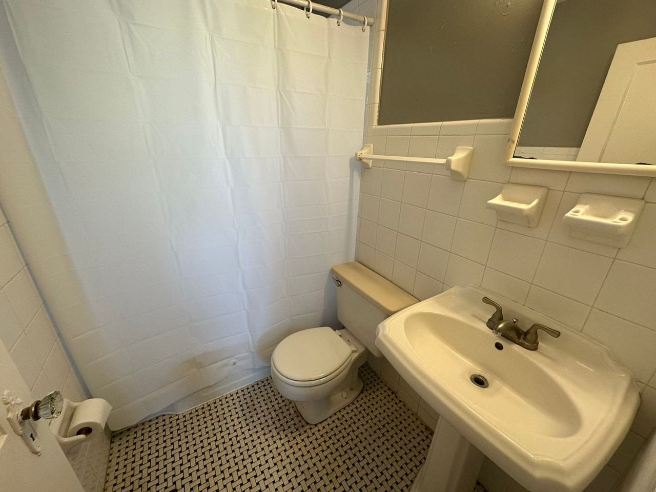 410 E Carolina St - Photo 5 of 6