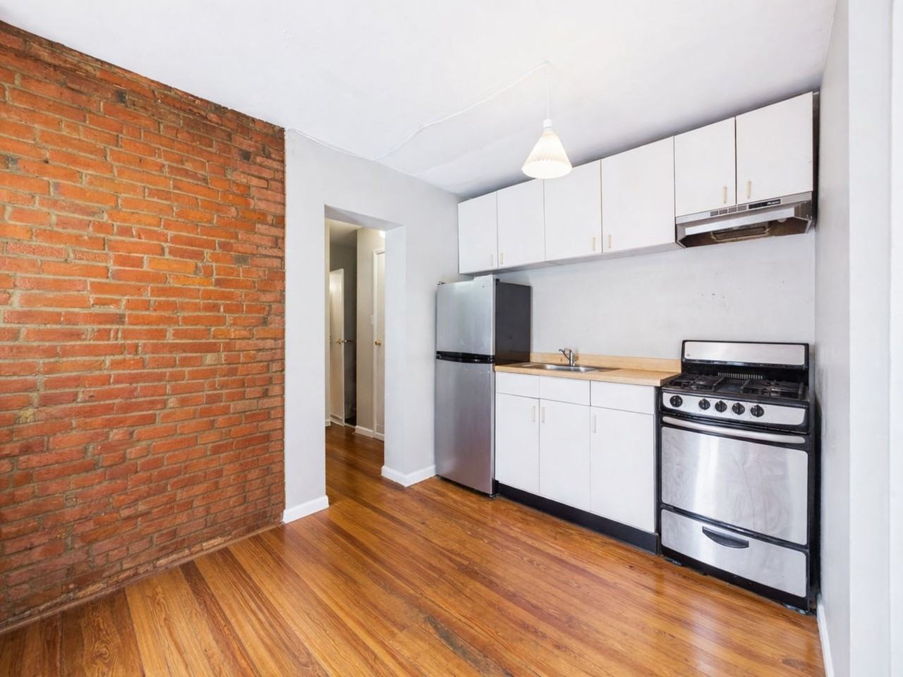 914 S 11th St - Photo 3 of 12