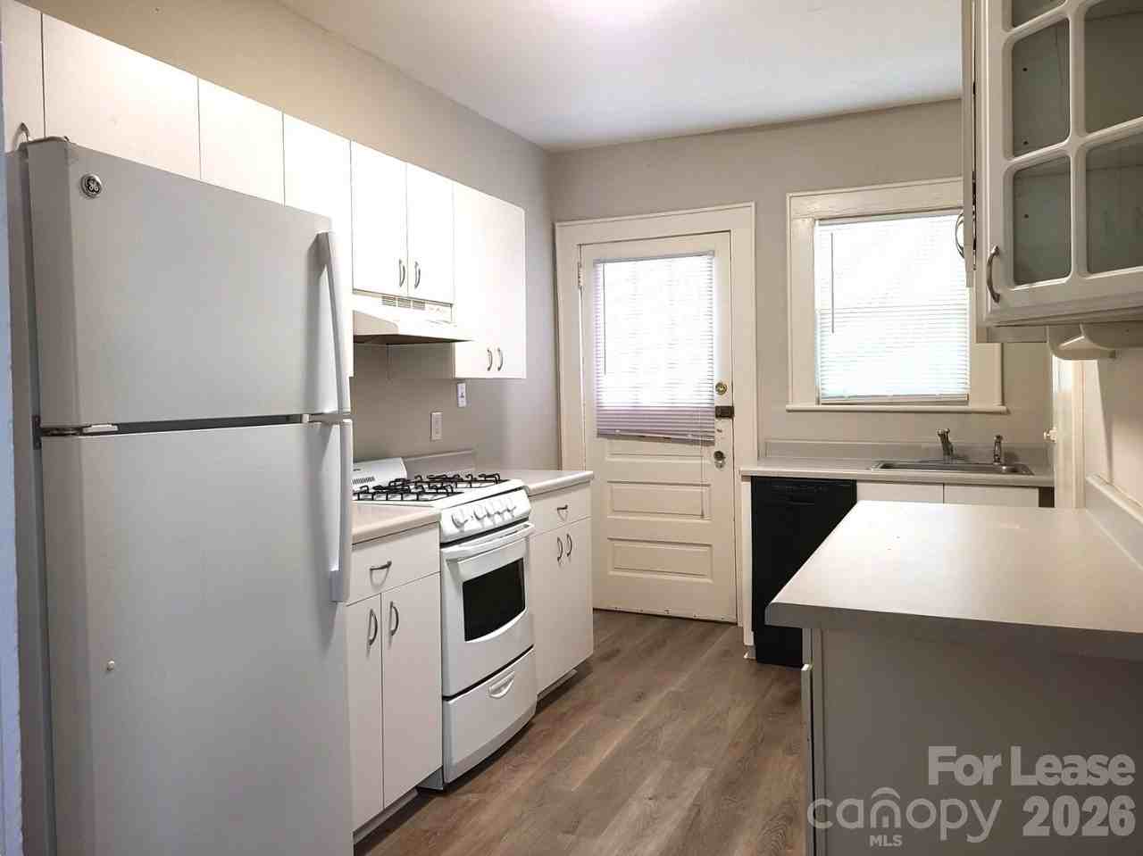 1623 Fountain Vw Apt 2 - Photo 3 of 10