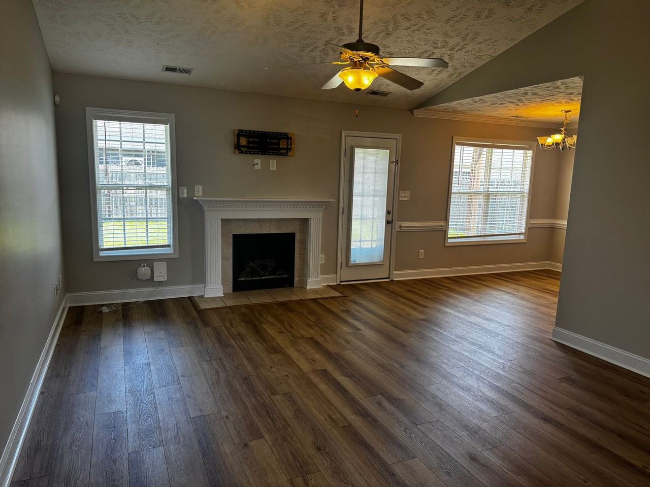 2118 Queen Elizabeth Ln - Photo 3 of 19