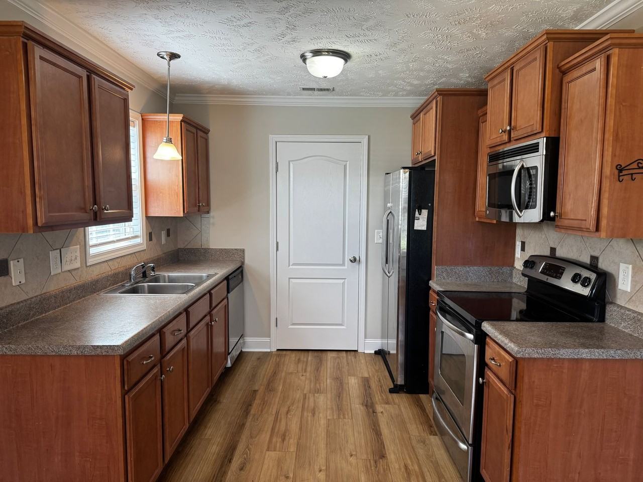 2118 Queen Elizabeth Ln - Photo 6 of 19