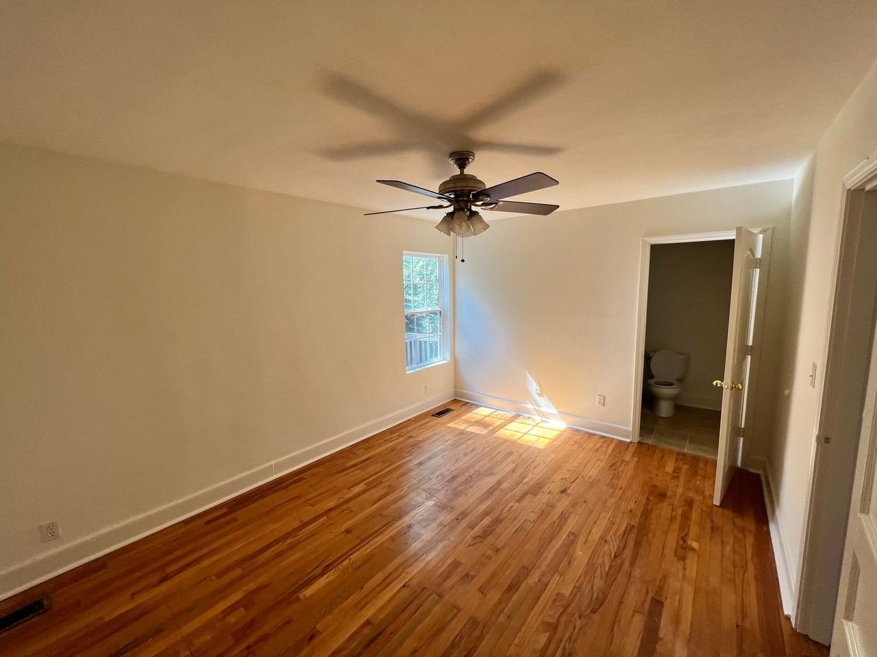 3722 Sullivan Ave - Photo 3 of 10