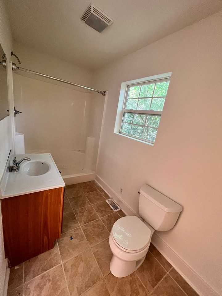 3722 Sullivan Ave - Photo 4 of 10