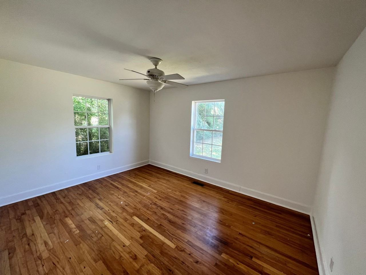 3722 Sullivan Ave - Photo 5 of 10