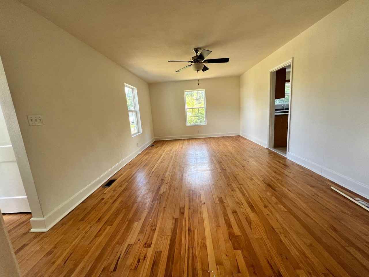 3722 Sullivan Ave - Photo 6 of 10