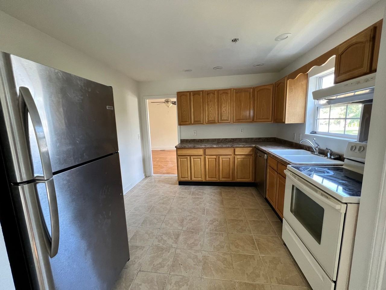 3722 Sullivan Ave - Photo 7 of 10