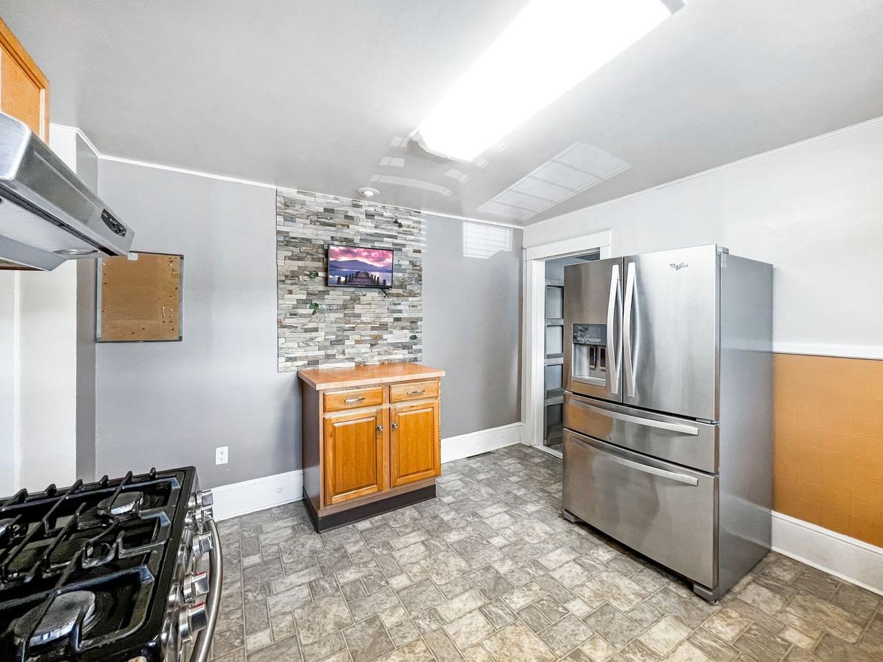 716 7th Ave - Photo 2 of 20