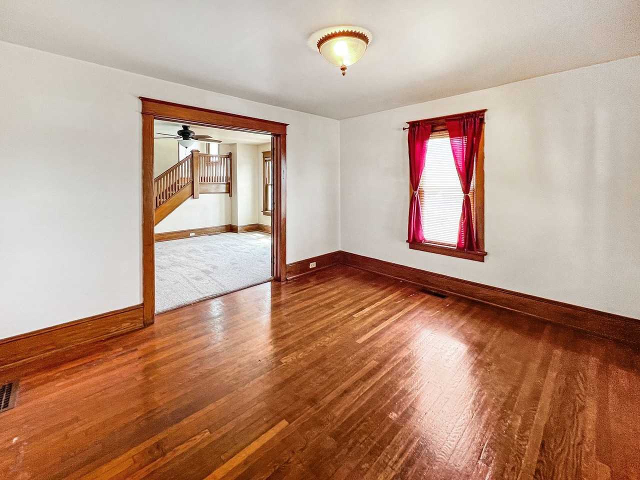 716 7th Ave - Photo 6 of 20