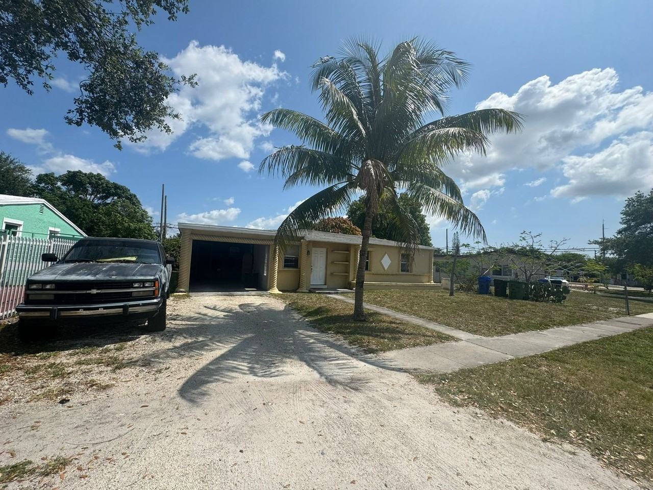 1525 Nw 13th Ct - Photo 4 of 7