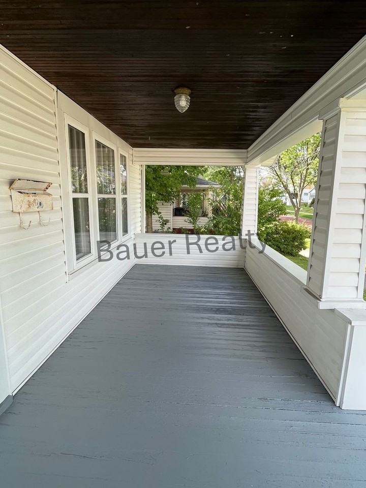 259 E 10th St - Photo 3 of 19